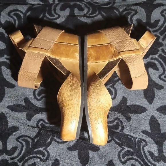 OTBT Tan Women's Sandals - Picture 7 of 8